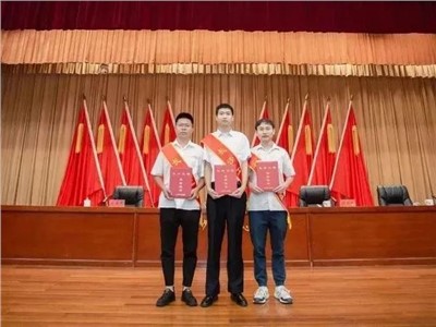威勝集團楊靖、周天賜、肖正國被授予“長沙工匠”稱號！